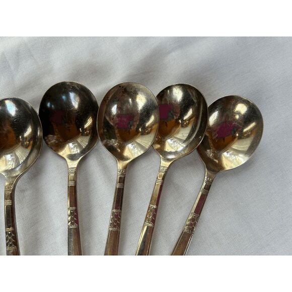 Vintage WM A. Rogers Oneida Silver Soup/Dessert Spoon Lot of 12 - Picture 4 of 8